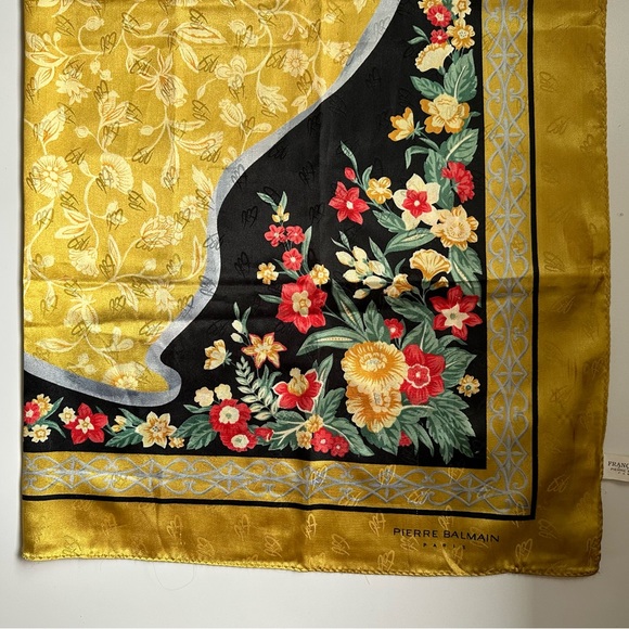 ❌❌ SOLD ❌❌ Authentic Scare Pierre Balmain Paris Silk Scarf - Picture 4 of 11